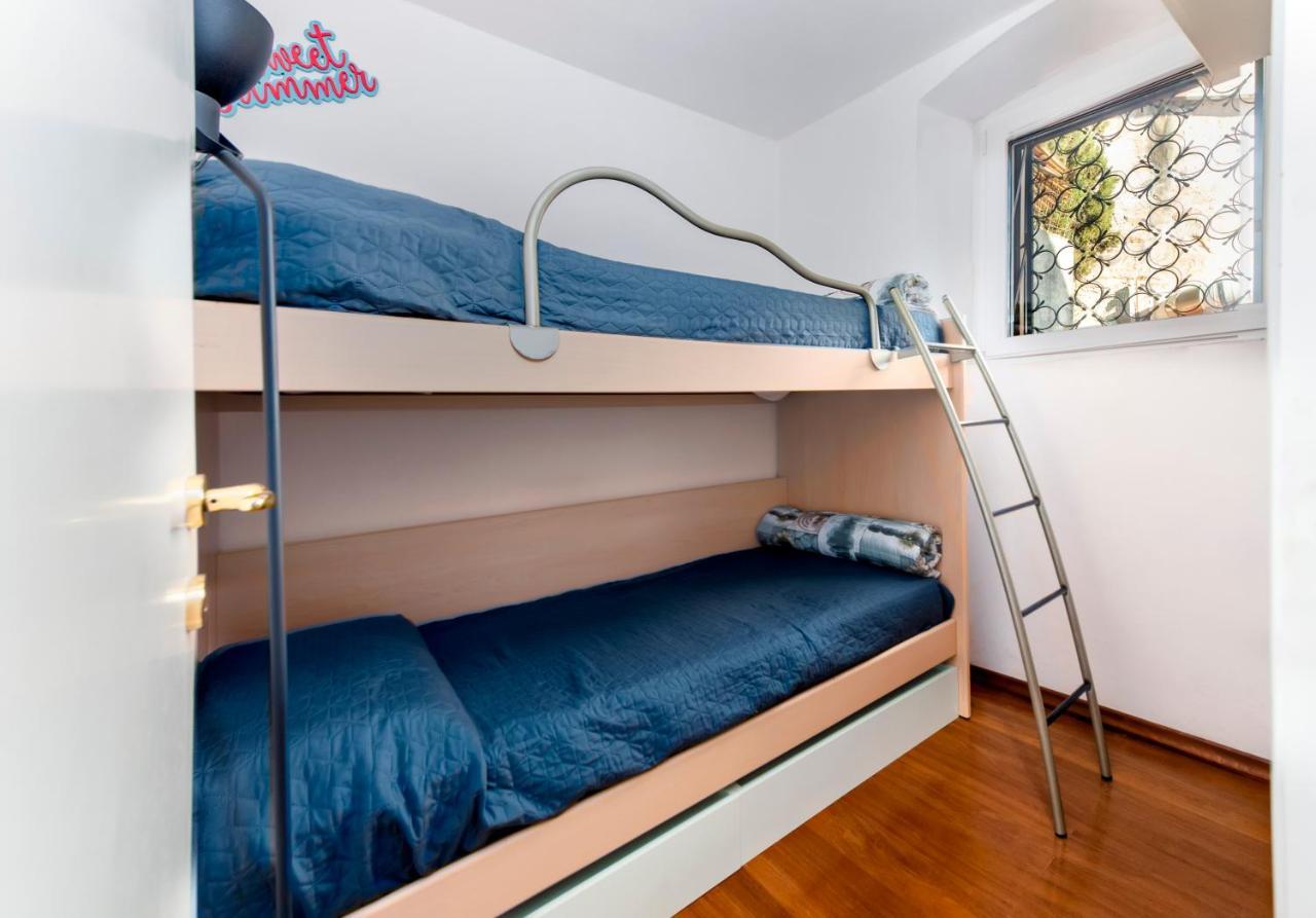 Havana - Apartment With Sea View Ровин Екстериор снимка