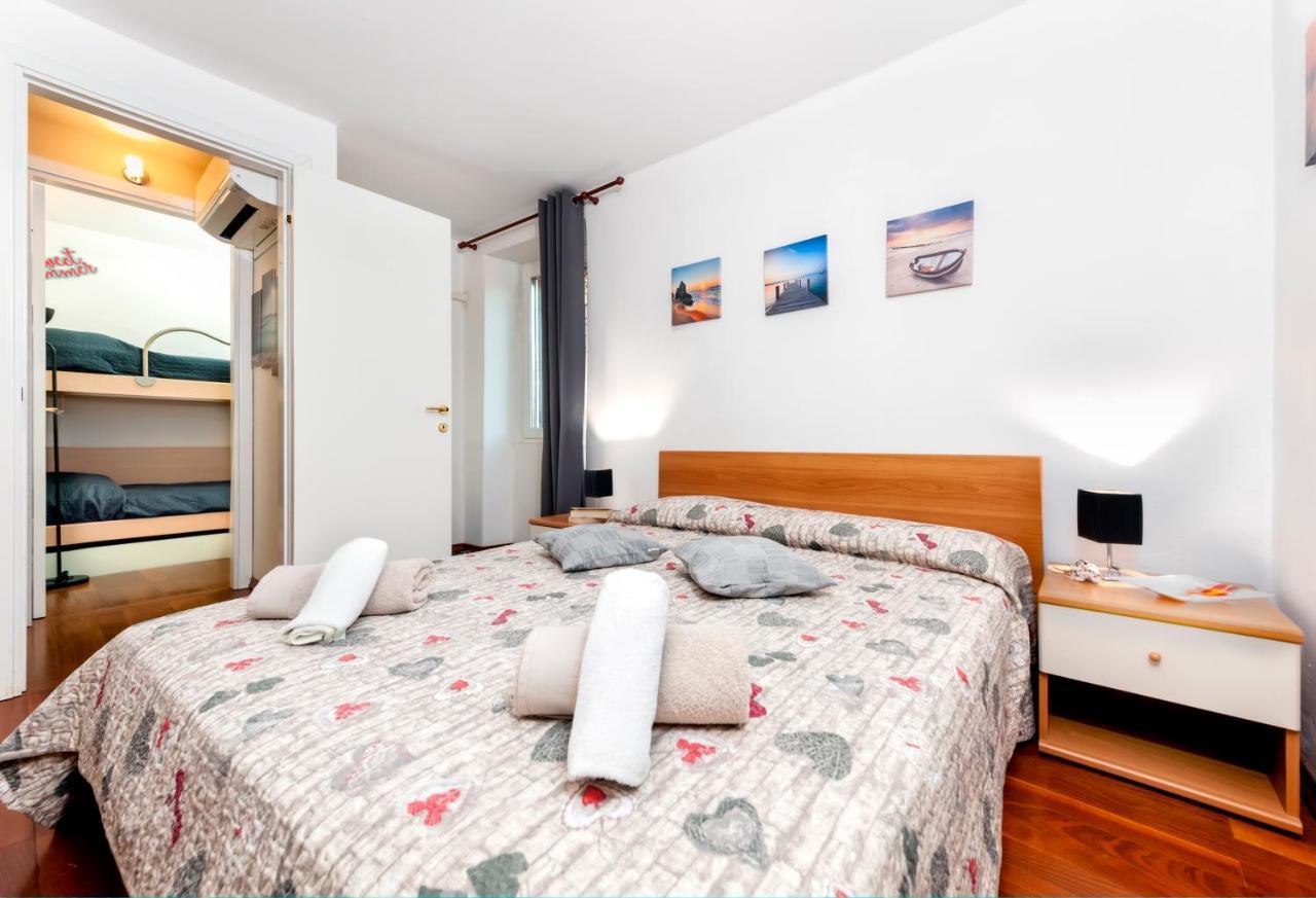 Havana - Apartment With Sea View Ровин Екстериор снимка