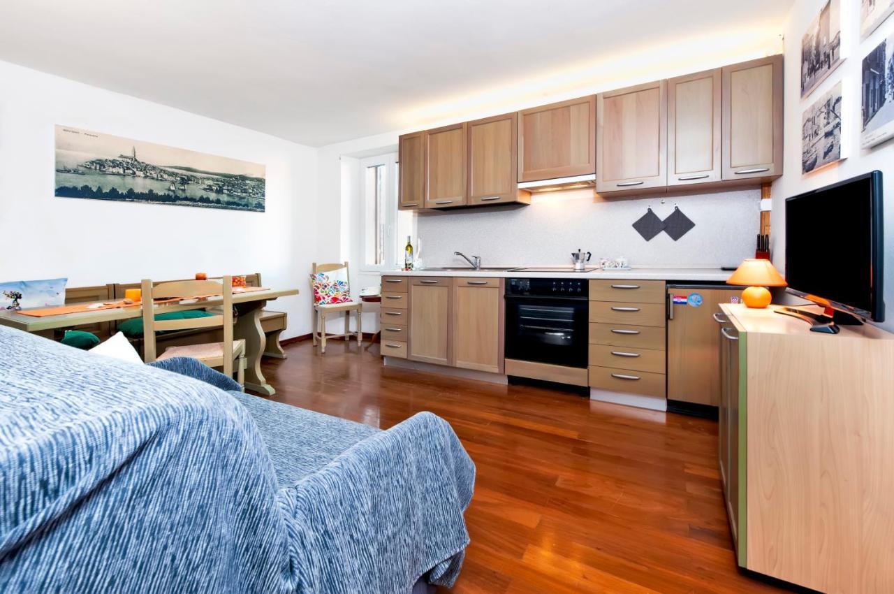 Havana - Apartment With Sea View Ровин Екстериор снимка