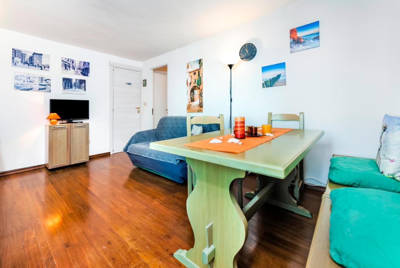 Havana - Apartment With Sea View Ровин Екстериор снимка