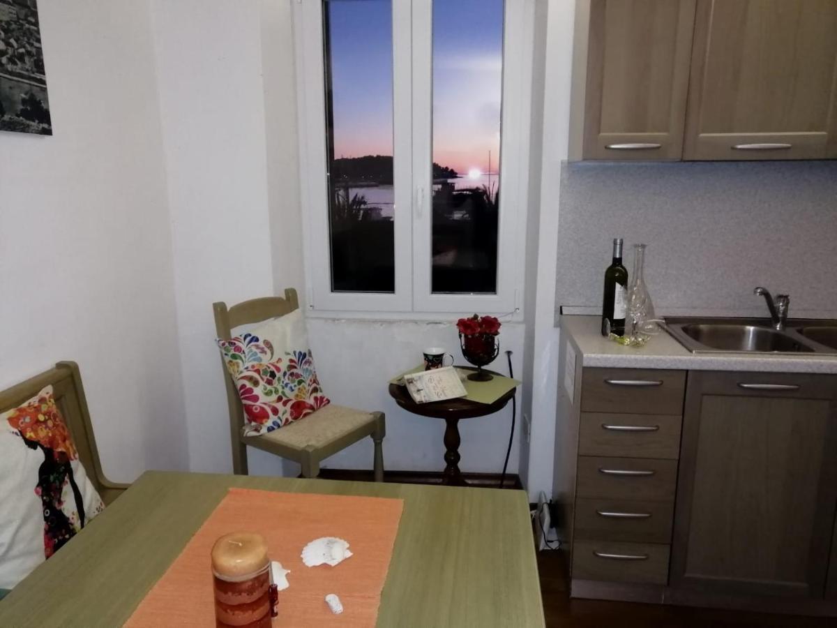 Havana - Apartment With Sea View Ровин Екстериор снимка